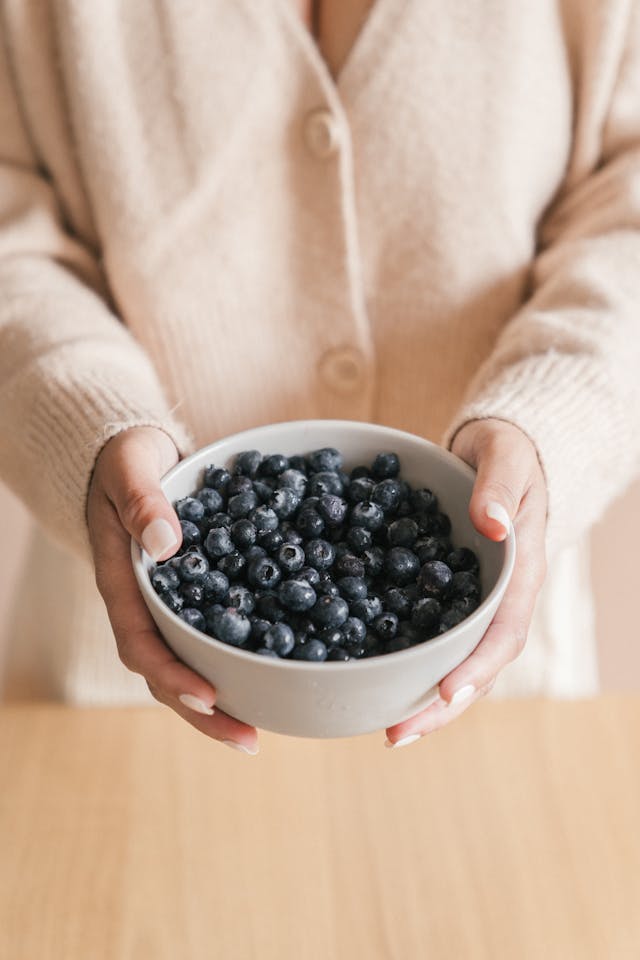 The Power of Blueberries: Nature’s Solution for Radiant Skin, Strong Hair & Wellness